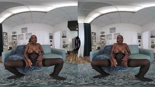 VR Porn - Afro Black Cutie Zaawaadi Solo Fingering Her Ebony Cunt In Hawt Underware