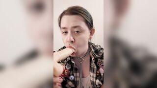 Trans Goth Hotty Does Anal