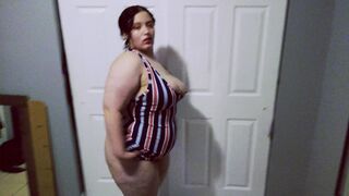 Hawt big beautiful woman tries on garments