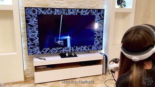 Tricky stepson bangs his inexperienced stepmom whilst this babe's in virtual reality