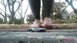 Crushing with hawt feet