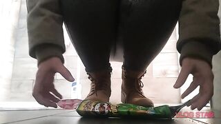 Crushing with hawt feet