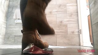 Crushing with hawt feet